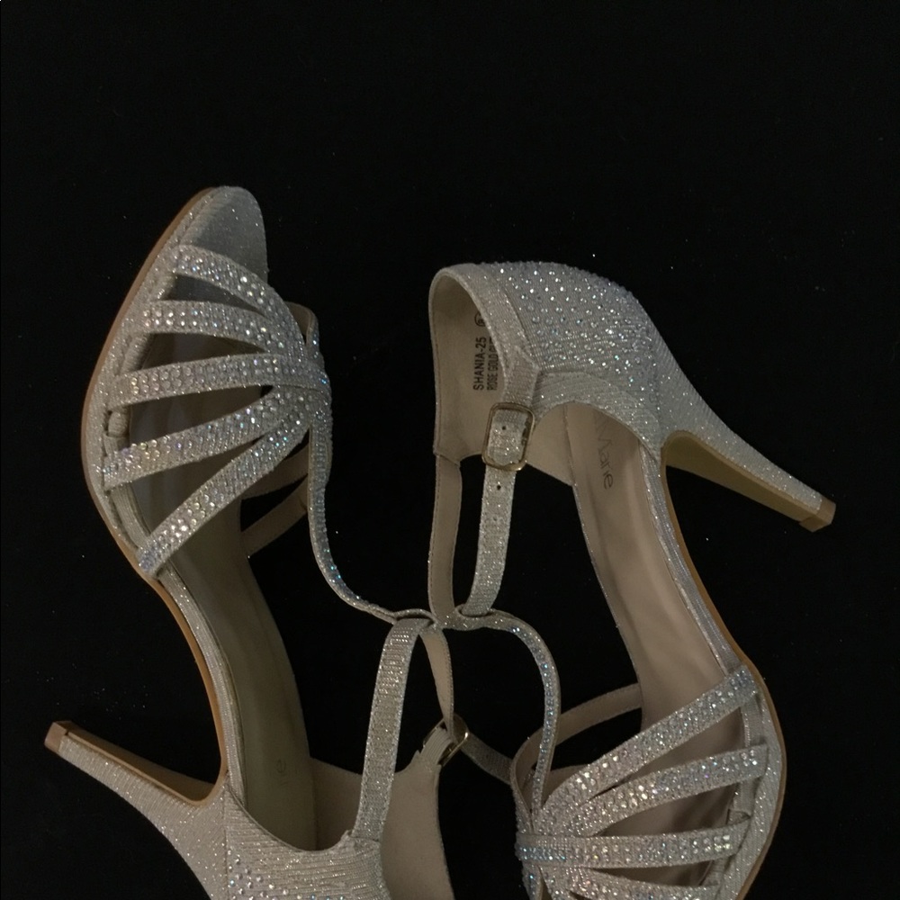 Heels - Picture 4 of 4